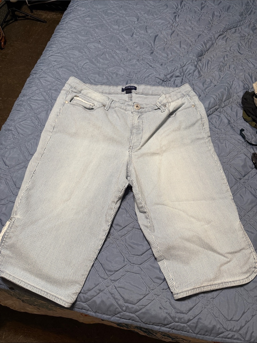 Striped capris- White & Navy